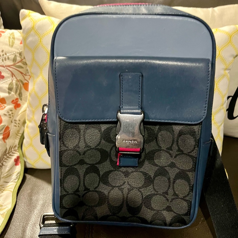 Coach Track Pack in Colorblock Signature Canvas - GUC